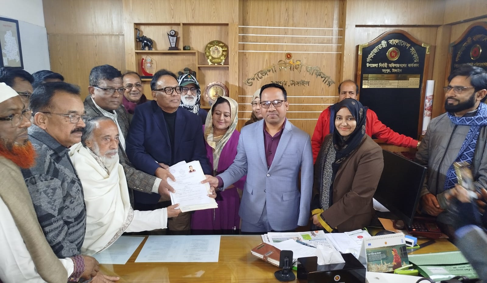 টাঙ্গাইল -১ আসনে মনোনয়ন জমা দিলেন বিএনপি মনোনীত প্রার্থী ফকির মাহাবুব আনাম স্বপন