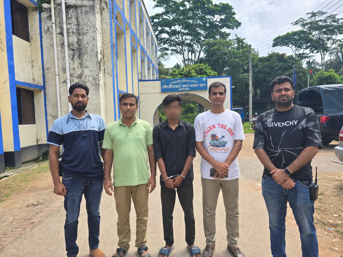 এআই দিয়ে নারীর পর্নোগ্রাফি তৈরি, মধুপুরে চাঁদা দাবির অভিযোগে গ্রেপ্তার ১