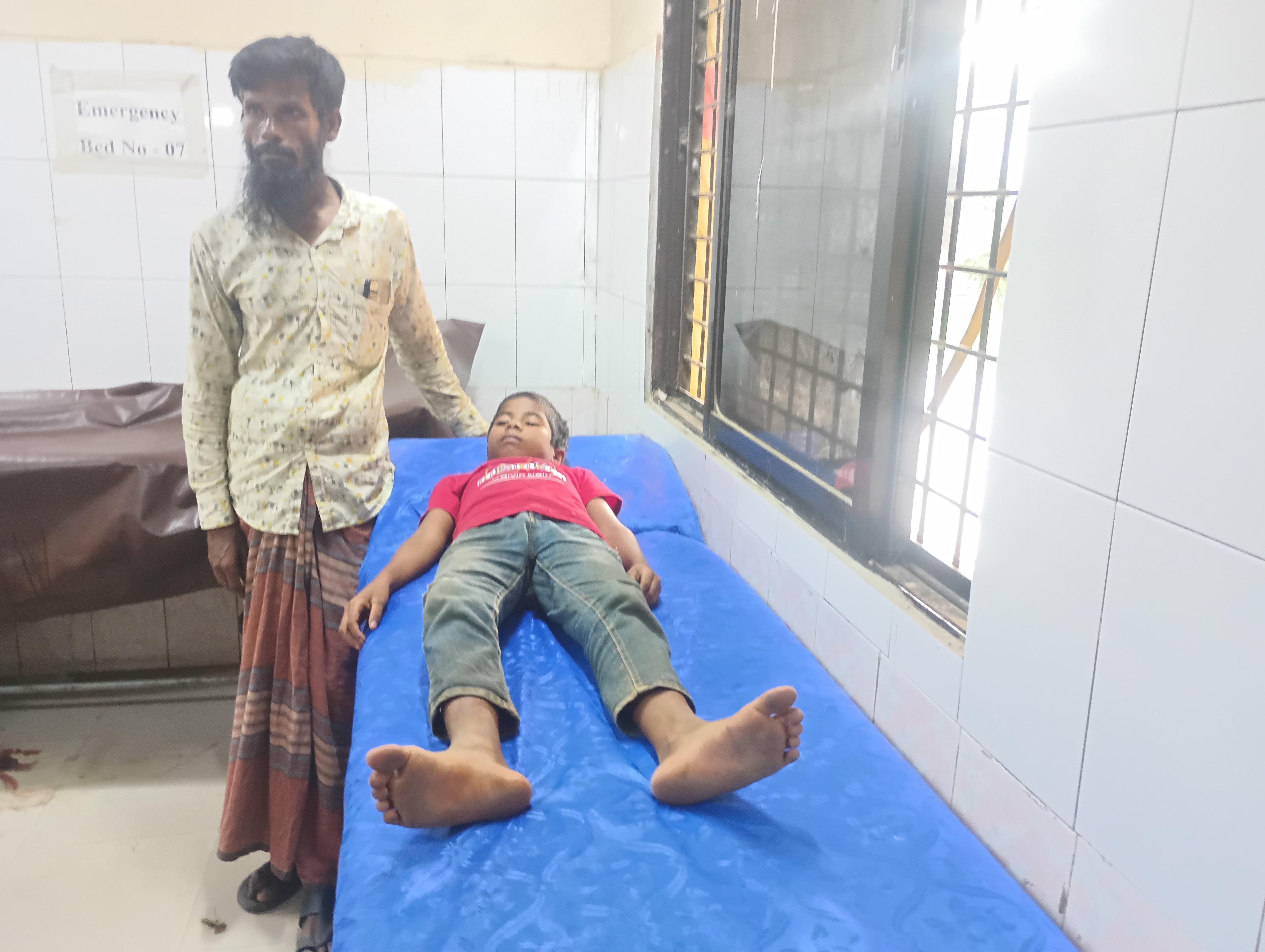 চোর সন্দেহে ৮ বছরের শিশুকে বেঁধে নির্যাতনের অভিযোগ